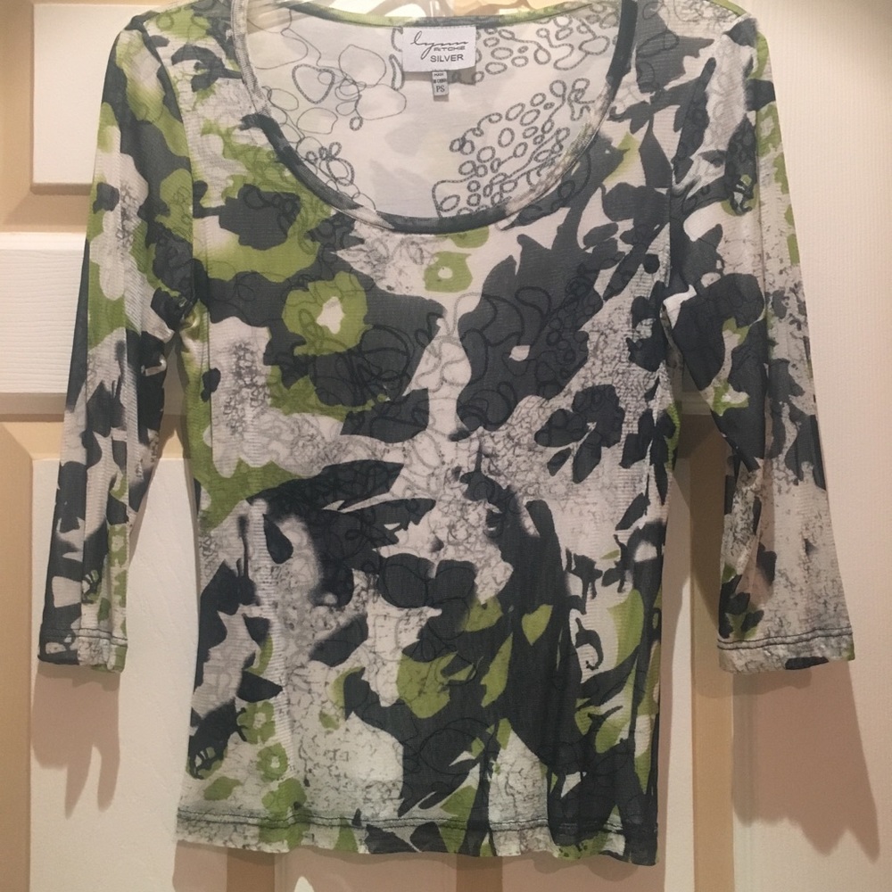 Three quarters sleeve top